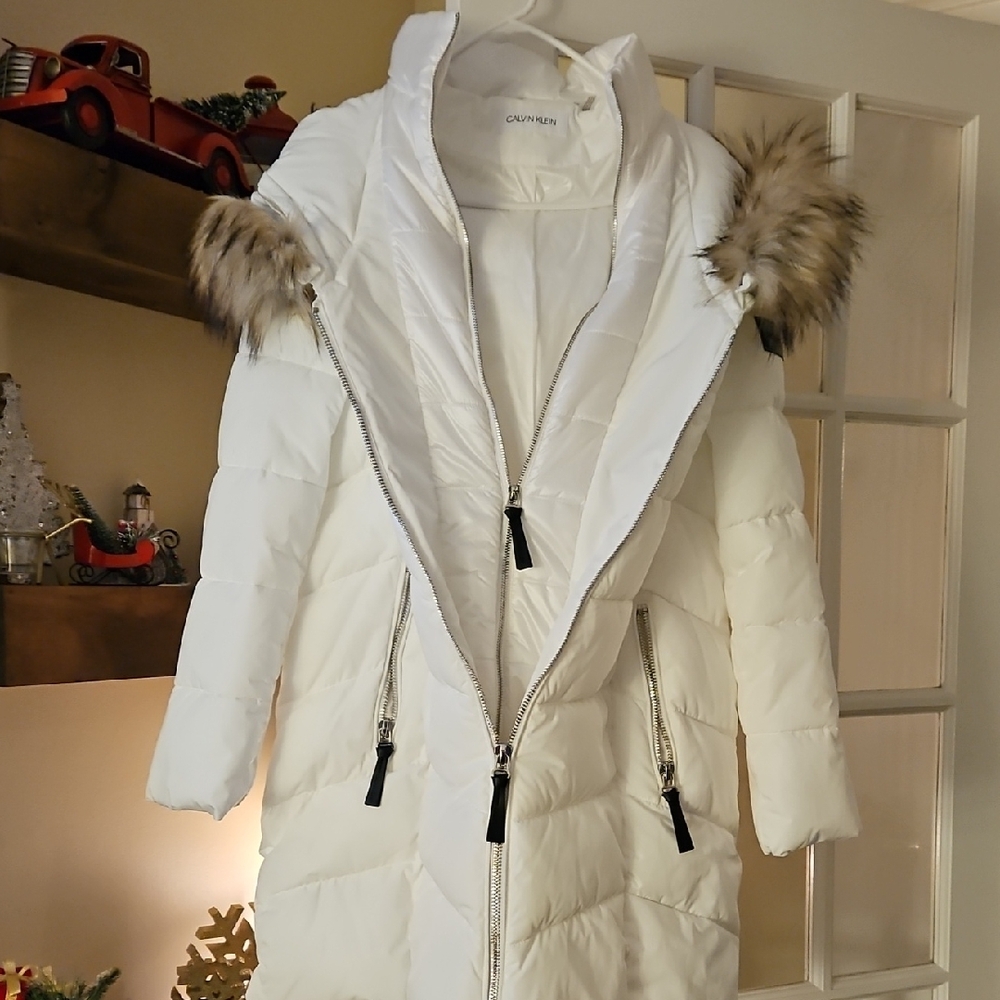 Calvin Klein Women's Ivory Puffer Jacket with Faux Fur - Picture 3 of 4